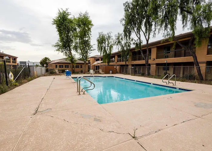Apartment Retreat Cozy For 2 Tolleson