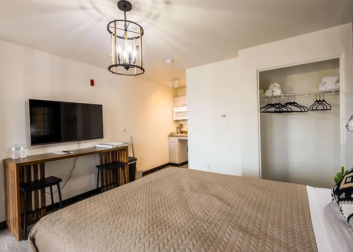 Apartment Retreat Cozy For 2 *